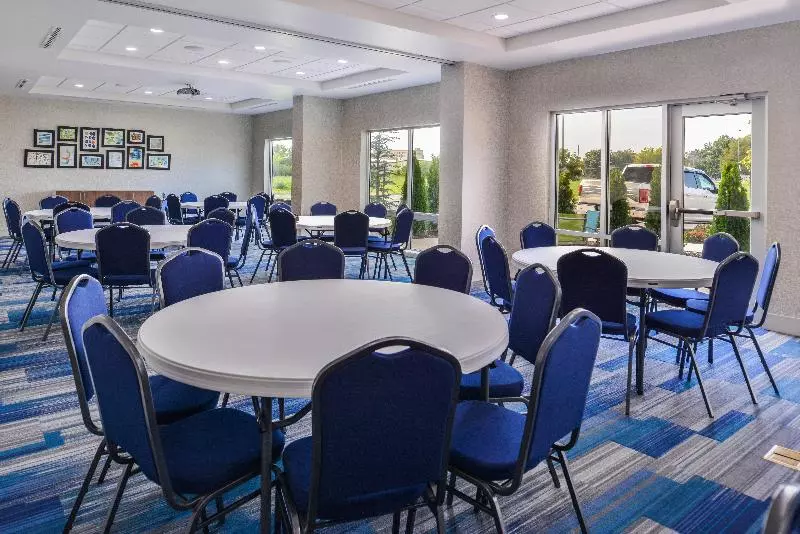 ホテル Holiday Inn Express & Suites   Siloam Springs, An Ihg