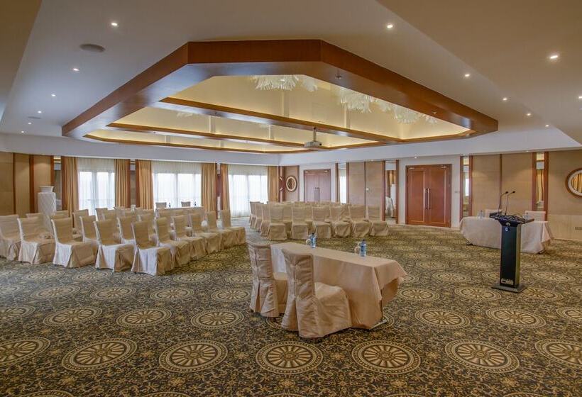 The Concord Hotel & Suites