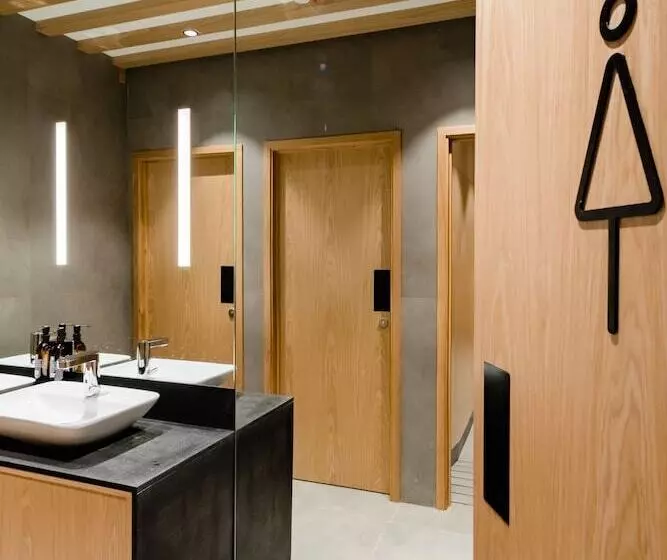 Hotelli Sleep  N Fly Sleep Lounge, North Node   Transit Only