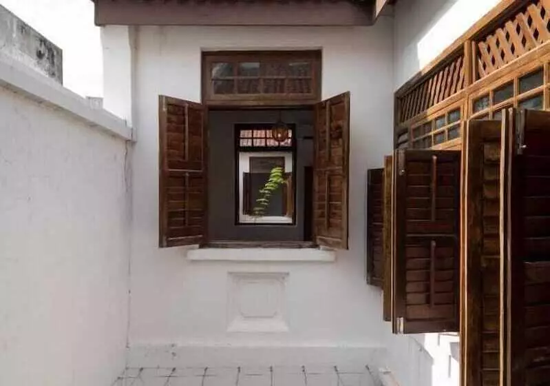 Rope Walk Guesthouse   Hostel