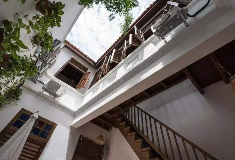 Rope Walk Guesthouse   Hostel