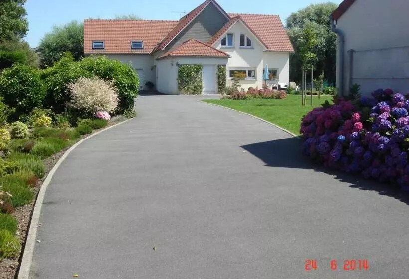 تختخواب و صبحانه Chambres D'hôtes La Villa Des Hortensias