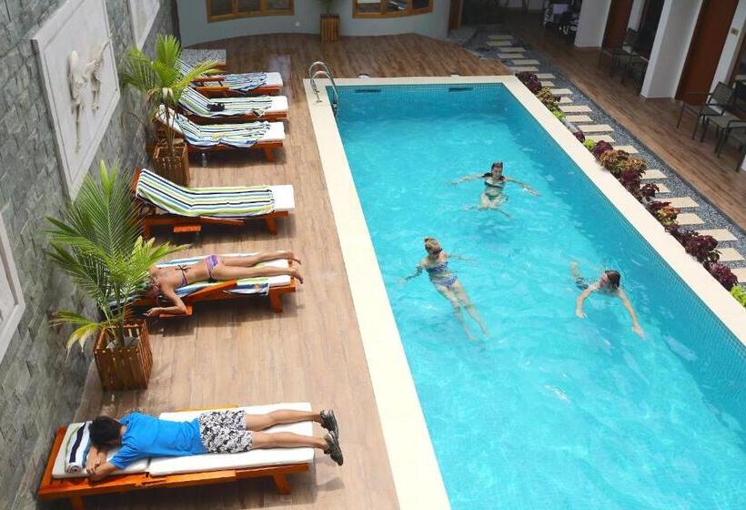 هتل Kaani Village & Spa