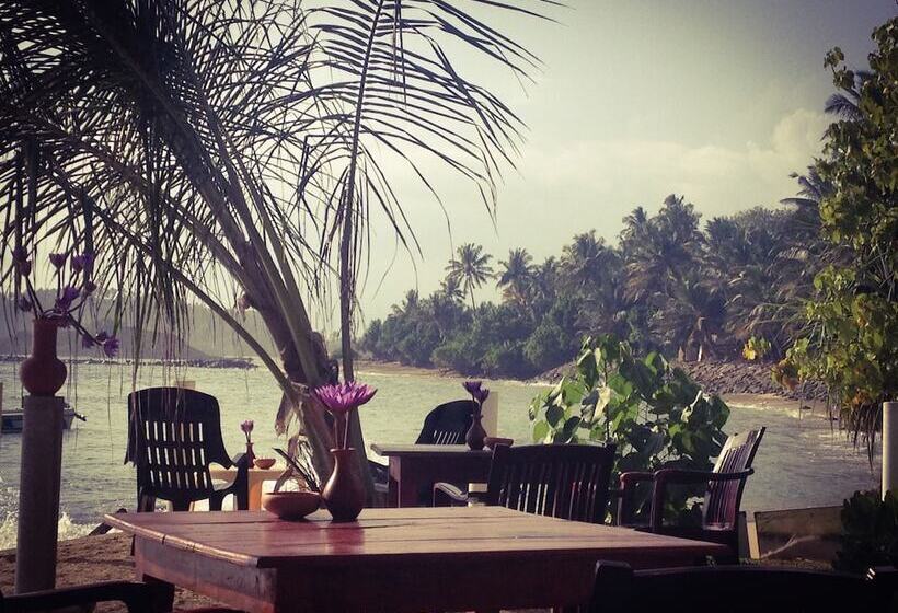 Hotel Mirissa Seastar