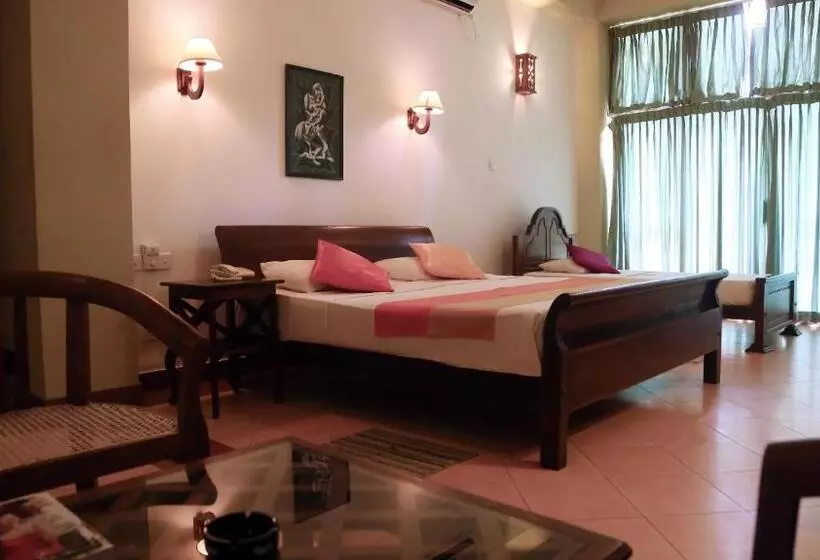 Hotelli Sanmira Renaissance