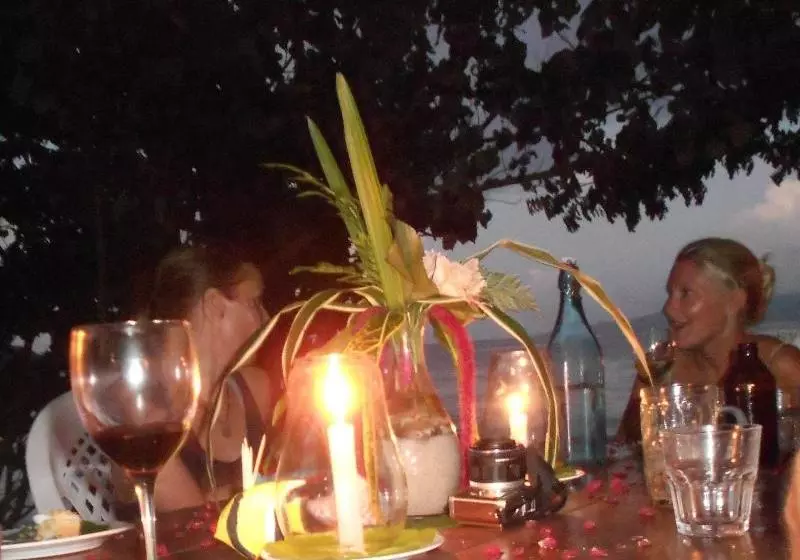ホテル Dolphin Bay Divers Retreat
