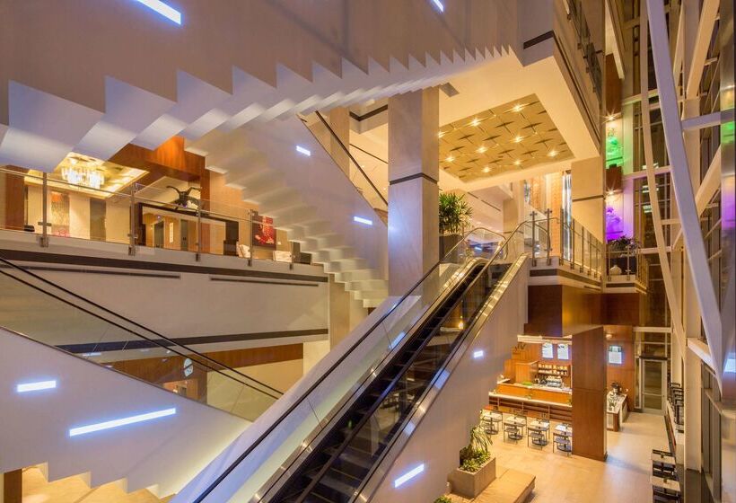 فندق Hilton Norfolk The Main