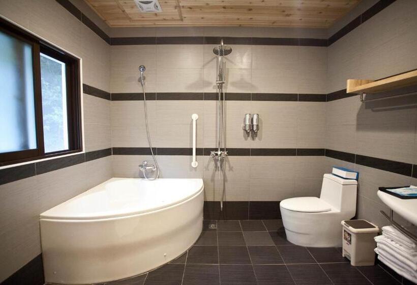 Li Wu Zuo Cun B&b