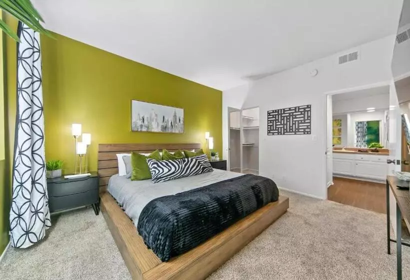 Beverly Hills Gem 1 Br Apt With Parking 218