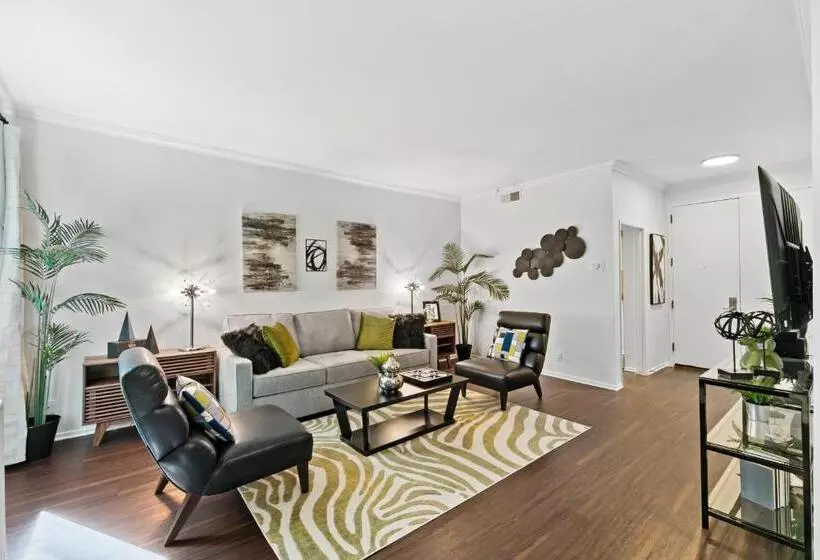 Beverly Hills Gem 1 Br Apt With Parking 218