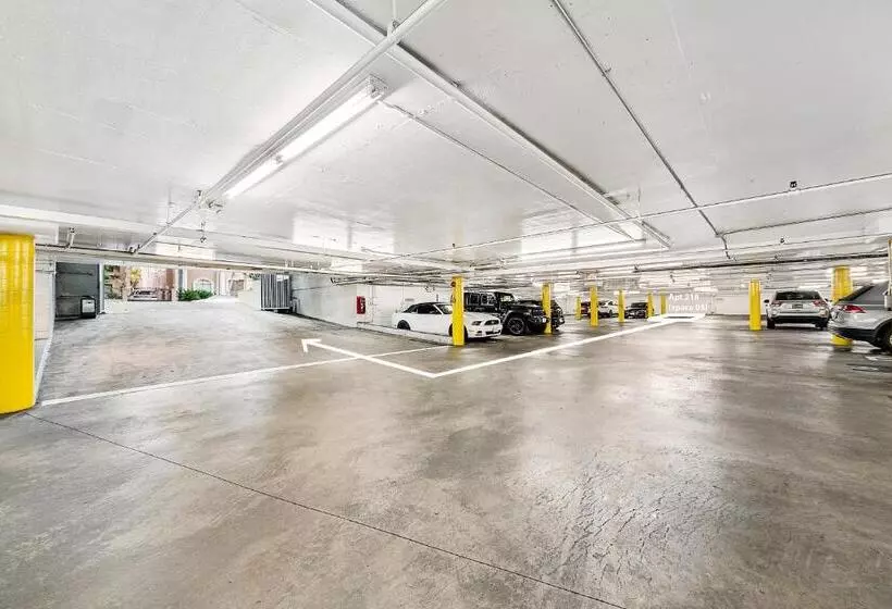 Beverly Hills Gem 1 Br Apt With Parking 218