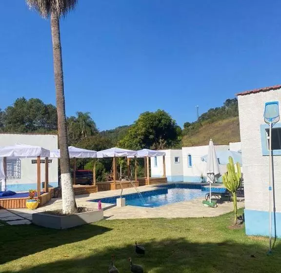 カプセルホテル Chalézinho Santorini & Eventos