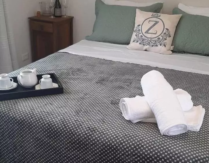 カプセルホテル Chalézinho Santorini & Eventos