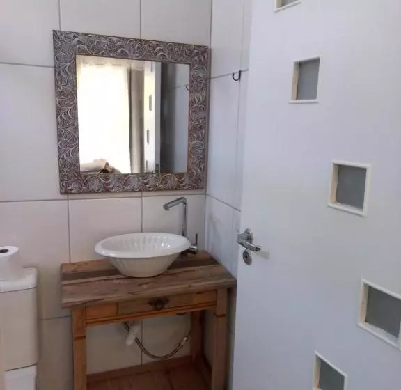 カプセルホテル Chalézinho Santorini & Eventos