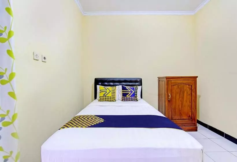 Hotelli Spot On 93007 Guest House Lestari