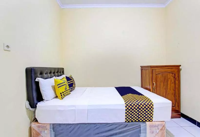 Hotelli Spot On 93007 Guest House Lestari