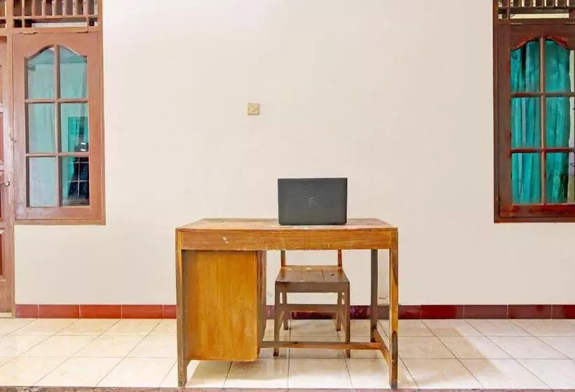 Hotelli Spot On 93007 Guest House Lestari