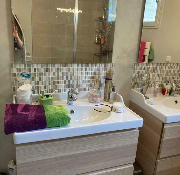 تختخواب و صبحانه Famille Gomez