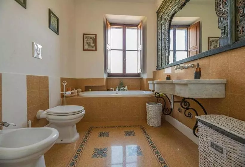 ベッドアンドブレックファースト Suite Con Bagno In Villa Esclusiva   Urbino