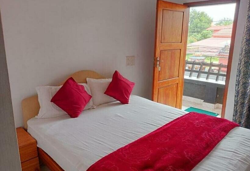 בית מלון כפרי Oyo Flagship Temple Fort Residency