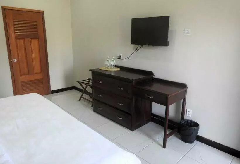 هتل The Toucan Inn