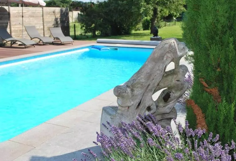 Aamiaismajoitus (B&B) Chambres D Hotes ,hotel ,secret D Une Nuit A Vicq Prės De Onnaing,avec Piscine