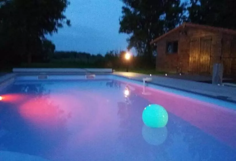 Aamiaismajoitus (B&B) Chambres D Hotes ,hotel ,secret D Une Nuit A Vicq Prės De Onnaing,avec Piscine