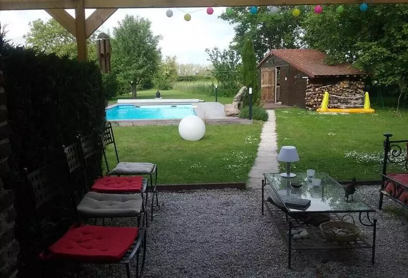 Aamiaismajoitus (B&B) Chambres D Hotes ,hotel ,secret D Une Nuit A Vicq Prės De Onnaing,avec Piscine