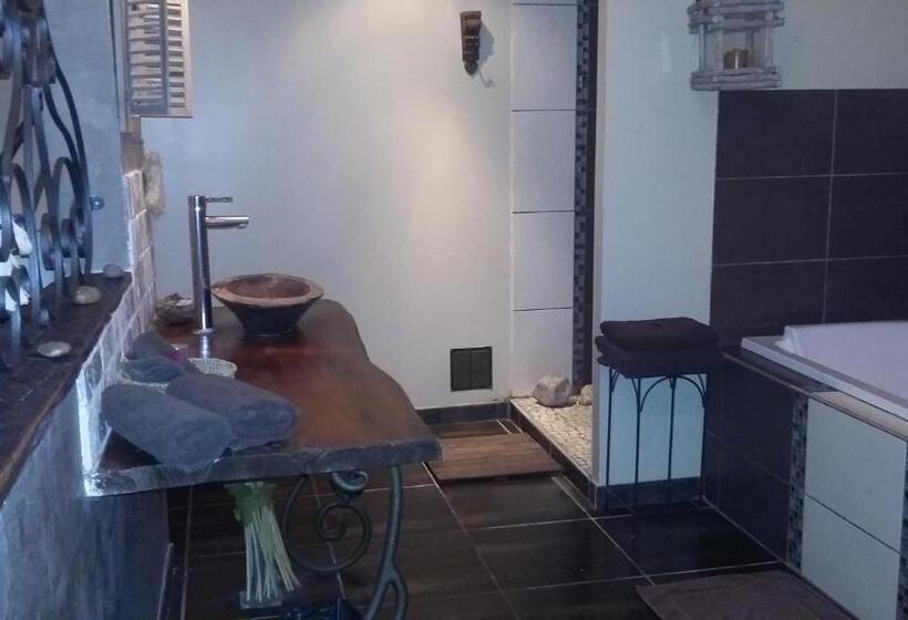 צימר Chambres D Hotes ,hotel ,secret D Une Nuit A Vicq Prės De Onnaing,avec Piscine