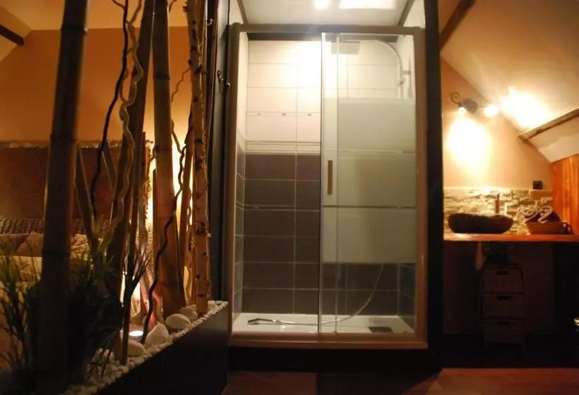 Aamiaismajoitus (B&B) Chambres D Hotes ,hotel ,secret D Une Nuit A Vicq Prės De Onnaing,avec Piscine