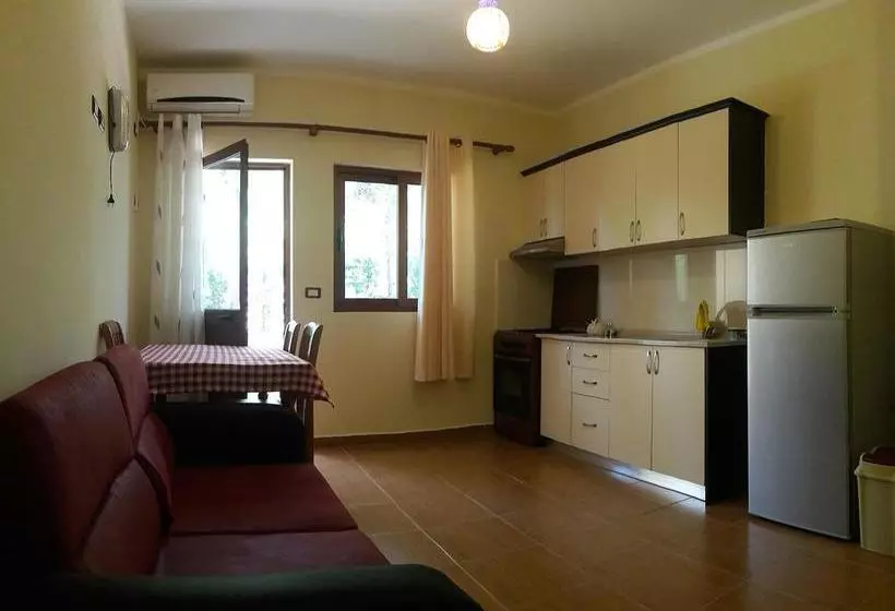 Kamberi Hotel & Apartments