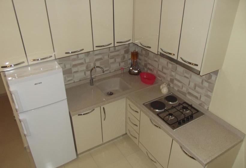 Kamberi Hotel & Apartments