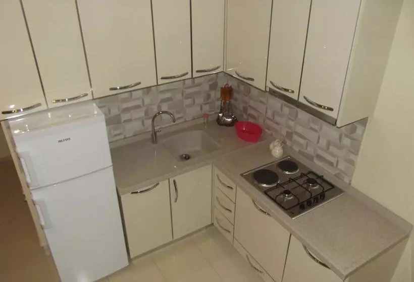Kamberi Hotel & Apartments