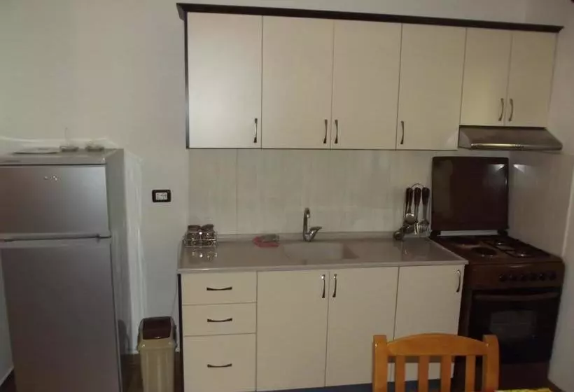 Kamberi Hotel & Apartments