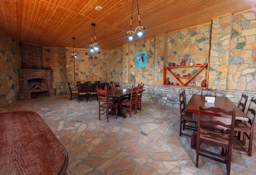 هتل Father And Son Cellar