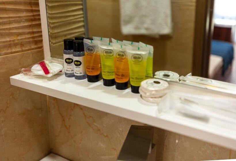 هتل Father And Son Cellar