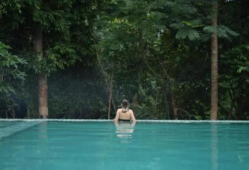 Hotelli Nampien Yorla Pa