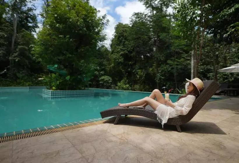 Hotelli Nampien Yorla Pa