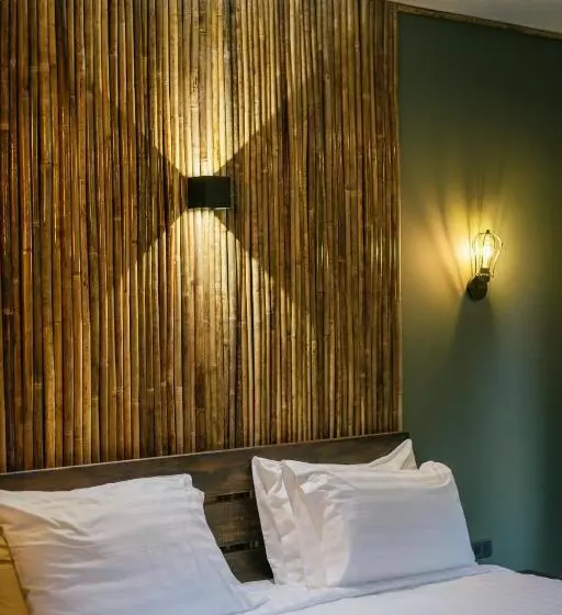 Hotelli Nampien Yorla Pa