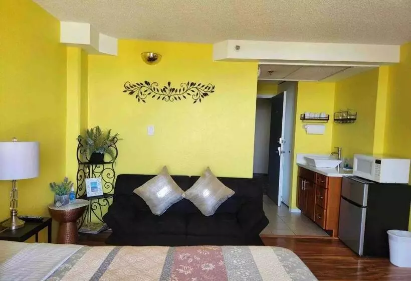 Relaxing Ocean View Boutique Condo   20f