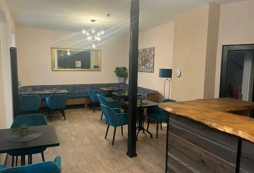 ユースホステル Aneton Garni