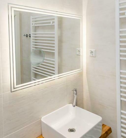 ユースホステル Aneton Garni