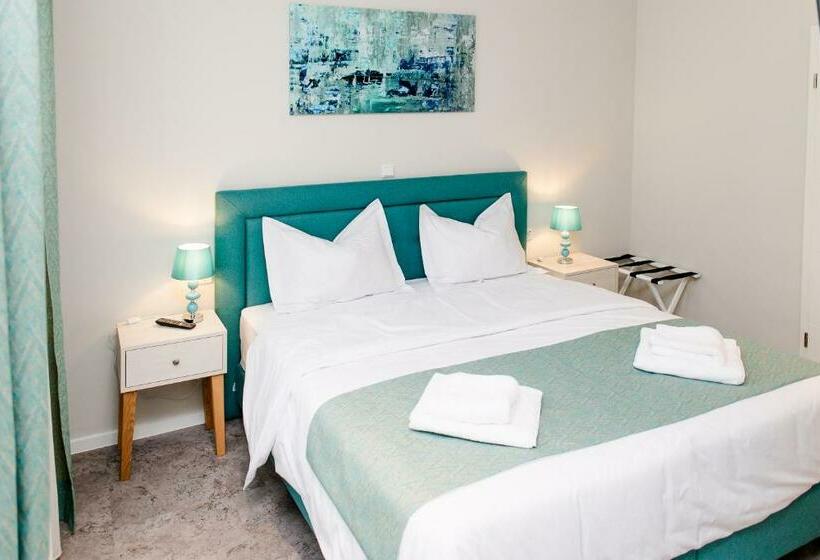 ユースホステル Aneton Garni