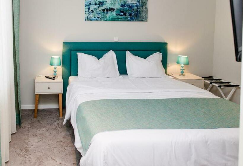 ユースホステル Aneton Garni