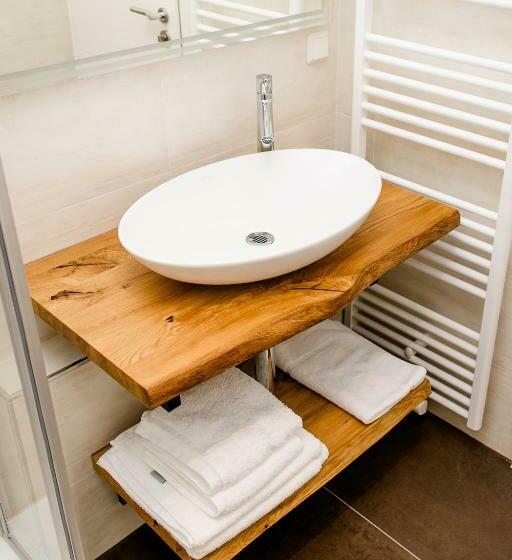 ユースホステル Aneton Garni