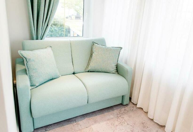 ユースホステル Aneton Garni