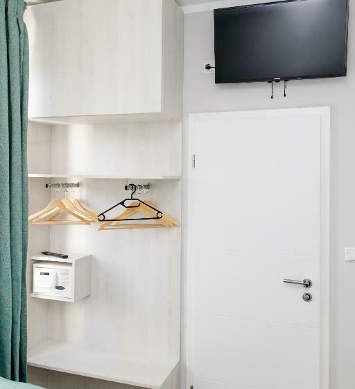 ユースホステル Aneton Garni