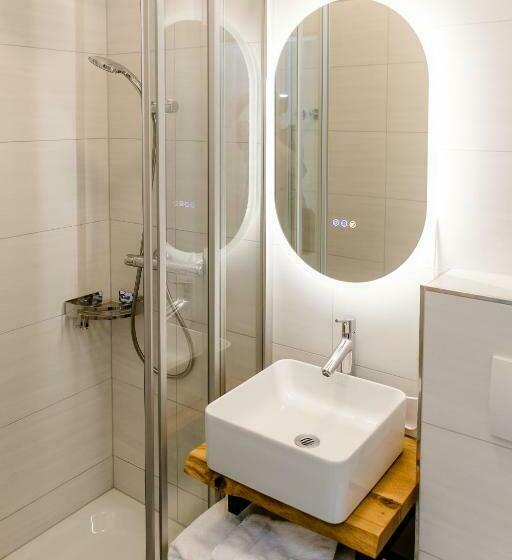 ユースホステル Aneton Garni