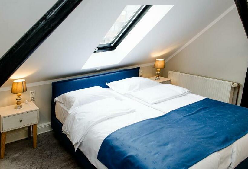 ユースホステル Aneton Garni