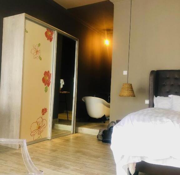 تختخواب و صبحانه The Shed Venue & Boutique